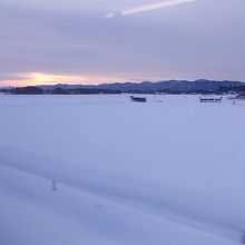 雪原が美しい冬の風景
