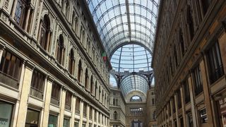 床のモザイクが素敵