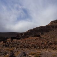 景色に溶け込むロッジ