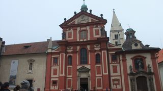 赤くてかわいい教会