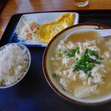 ゆし豆腐、卵、ごはんつき３８０円