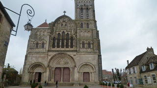 かつての巡礼路の出発地で中世の雰囲気が残ります