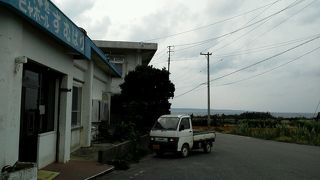 地元の人に観光客にと昼どきは大混雑です。