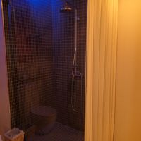 バスルームです。ガラス張りになってます。