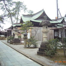 門をはいった様子です。