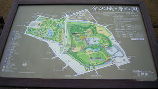 金沢城が公園になっています。