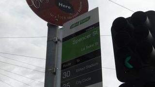 35番のCity Circle Tram(赤い車体)は無料で乗車できる、便利なトラム!