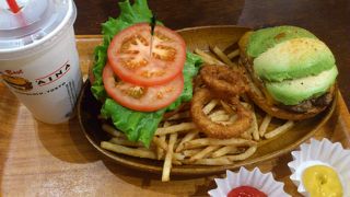 ボリュームたっぷりバーガー