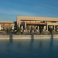 目の前にプライベートビーチ＆真っ青なプール　スタイリッシュなモダンリゾートホテルです。