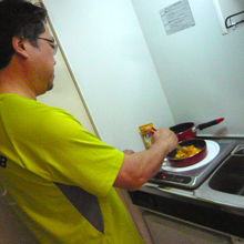 小さいけどちゃんと使えるキッチンです。