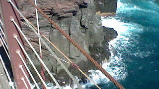 足がすくむ揺れる吊橋