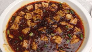 麻婆豆腐は一口食べて、お水一杯必要…