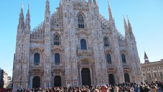 尖塔の美しい教会