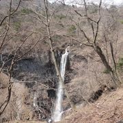 日本有数の名所　迫力のある滝　