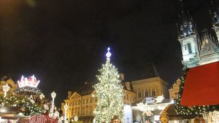 旧市街広場のクリスマスマーケット