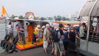 エクスプレスボートは１５バーツ払って乗りましょう