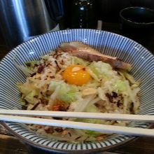 油そば。そそる香りがたまらないです