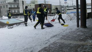 赤いレンガの階段が印象的