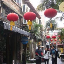 春節が近いので灯篭が飾ってあります