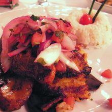 マヒマヒ。マヤ風？ソース。