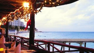 カンクンビーチを眺めながらシーフード料理を♪Mocambo