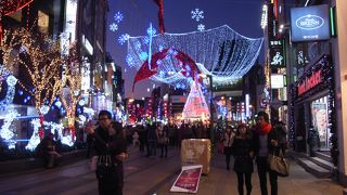 クリスマスデコレーションがきれいでした。正月のカウントダウンもありますよ。