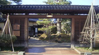 門と庭が残っています。