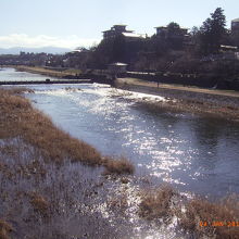 大きな川です。