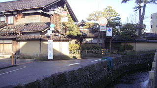 長町武家屋敷跡にある用水です。