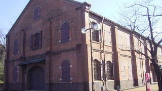 明治のレンガ造りの建物です。