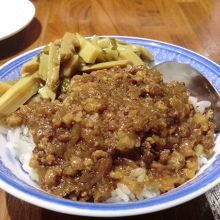 魯肉飯　中