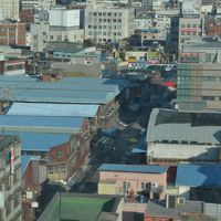 コンドミニアムは、中部市場のすぐそばにあります。