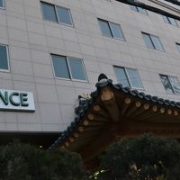 入り口は韓国のイメージでおしゃれ！