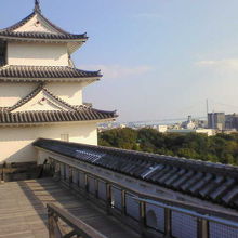 晴れていれば明石海峡大橋が見えます。