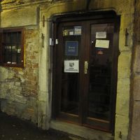 入口。系列店のレストランも横に併設。