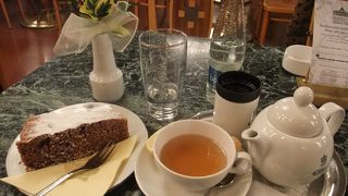 おいしいお茶とケーキで気分を盛り上げて