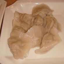 水餃子　日本の餃子より皮が厚いですが、北京風？