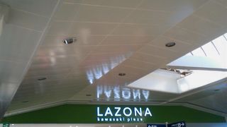 ファッション以外に、シネコン、ビッグカメラもあるショッピングモール