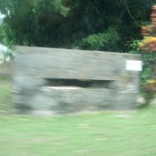 道路脇に残るトーチカ・・・