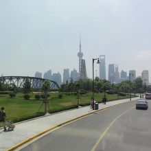 南京東路から外灘の方へ