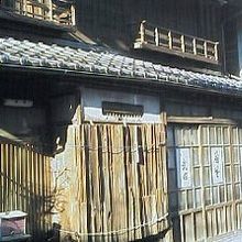 駅から神社へ行く途中で見かけた民家。
