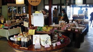 手づくりの味噌醤油が人気