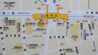 ＝西門町＝　日本人が作った町、若者から年配者まで訪れる