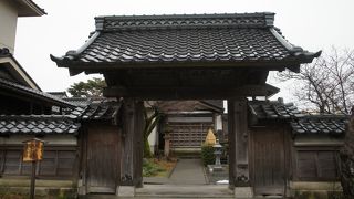 有名なのは人骨地蔵