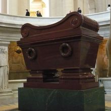 地下からみたナポレオンの棺