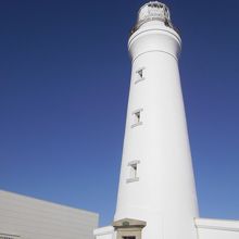 白さが空に映えます。