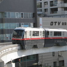 ２両編成のモノレール