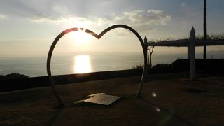 夕日が美しい「恋人の聖地」があります