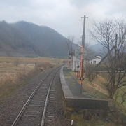 江津市内最東端かつ最南端の駅です