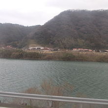 江の川もすぐ近くを流れています